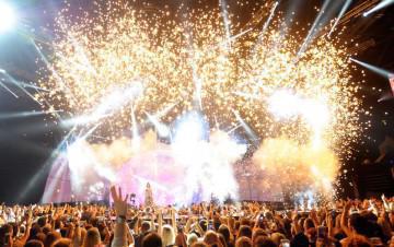 TEZENIS: OFFICIAL SPONSOR OF “2015 MTV EMA”